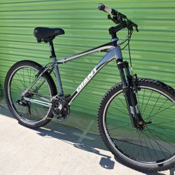 GIANT MOUNTAIN BIKE 21 SPEEDS TIRE 26 SIZE L