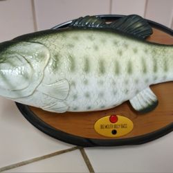 Gemmy 1999 Big Mouth Billy Bass Original. Not able to test it because I don't have batteries.