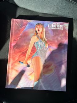 Official Taylor Swift The Eras Tour Book