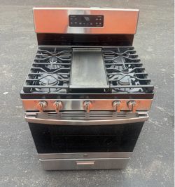 Ge 30-in 5 burners 5-cu ft Single oven gas range Natural Gas Range (Stainless steel )