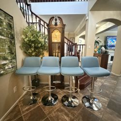 Stunning 4 Set Of Adjustable Barstools In Excellent Condition 
