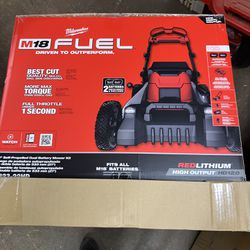 Milwaukee M18 Fuel Lawn Mower Kit