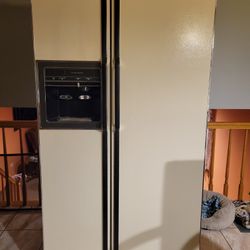 General Electric Refrigerator Fridge Freezer 