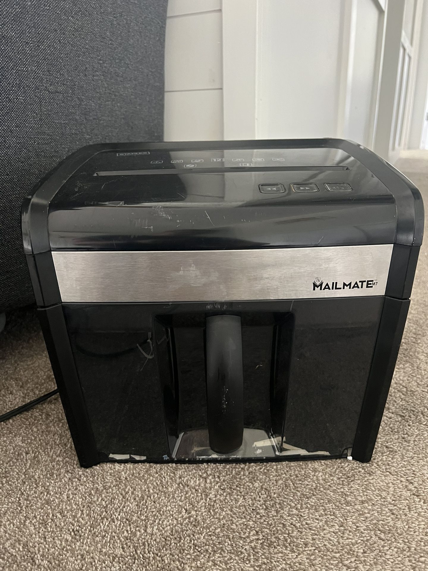 Staples Mail Mate Paper Shredded