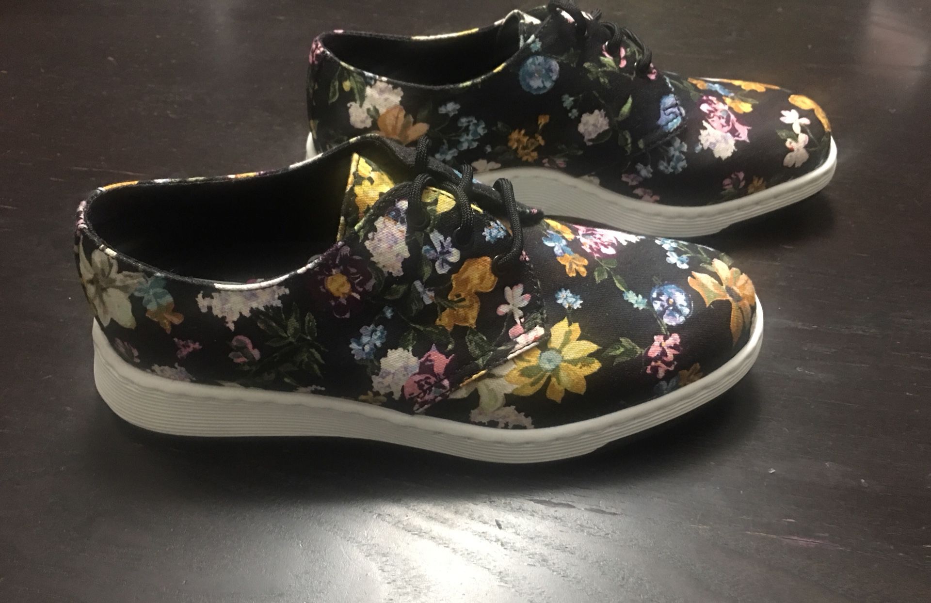 Dr. Martens Darcy Floral Black Womens oxford