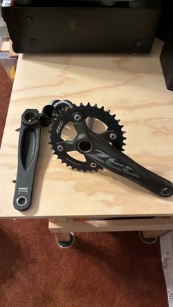 Bicycle Crank Arm Set