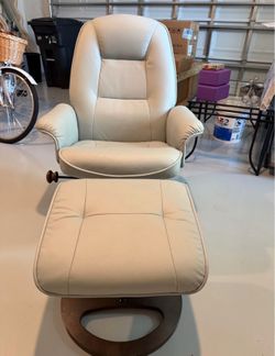 Euro Chair with Ottoman