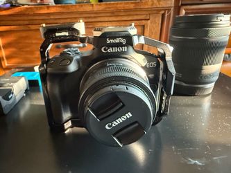 Canon EOS Mirrorless Camera with SmallRig Cage