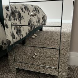 2 MIRROR NIGHTSTANDS