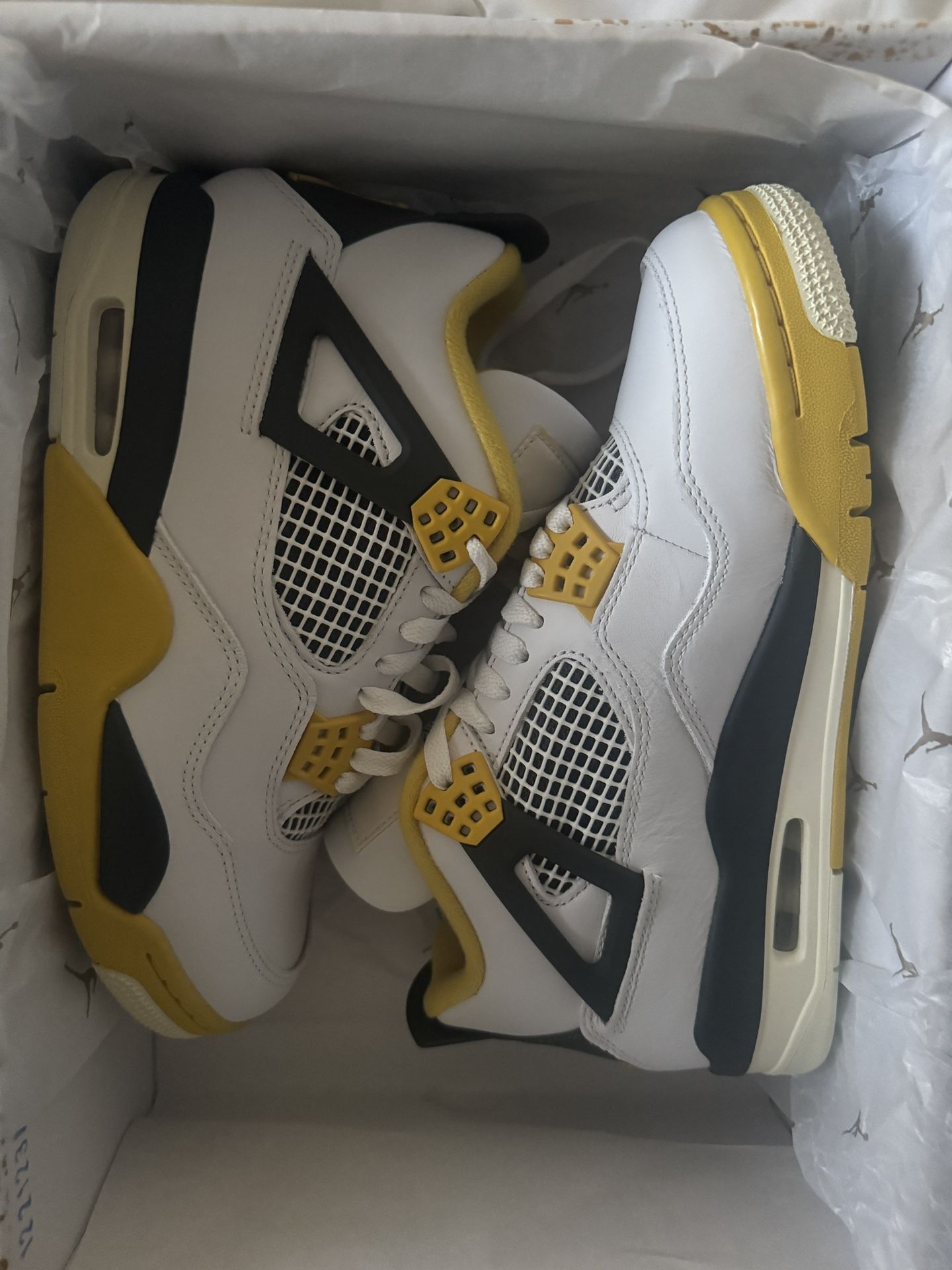 Jordan 4 Retro Vivid Sulfur