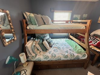 Triple Bunk Bed! Twin-full-twin!
