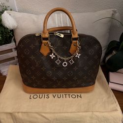 Louis Vuitton Alma Bag 🌲🧑‍🎄 Christmas Special $800 