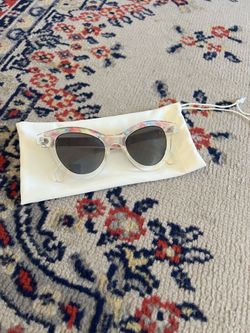 UNIF Sunglasses With Case