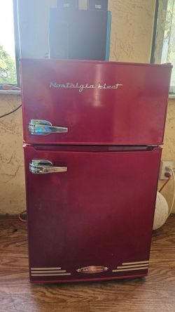 retro series by nostalgia Mini Fridge/freezer