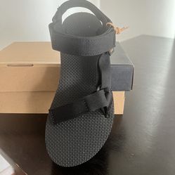 URBAN OUTFITTERS FLATFORM SIZE 6