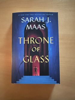 Throne of Glass Paperback Book