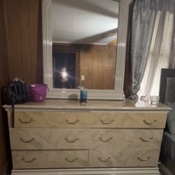  Dresser With Mirror 