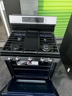 Samsung  stove  gas  30in”  is open  box  Stainless  $750