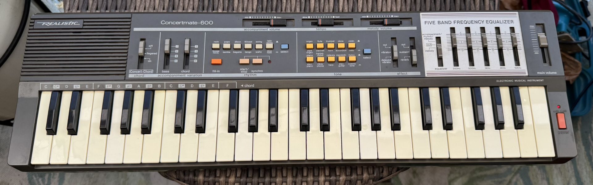 Vintage Keyboard Realistic Concertmate 600