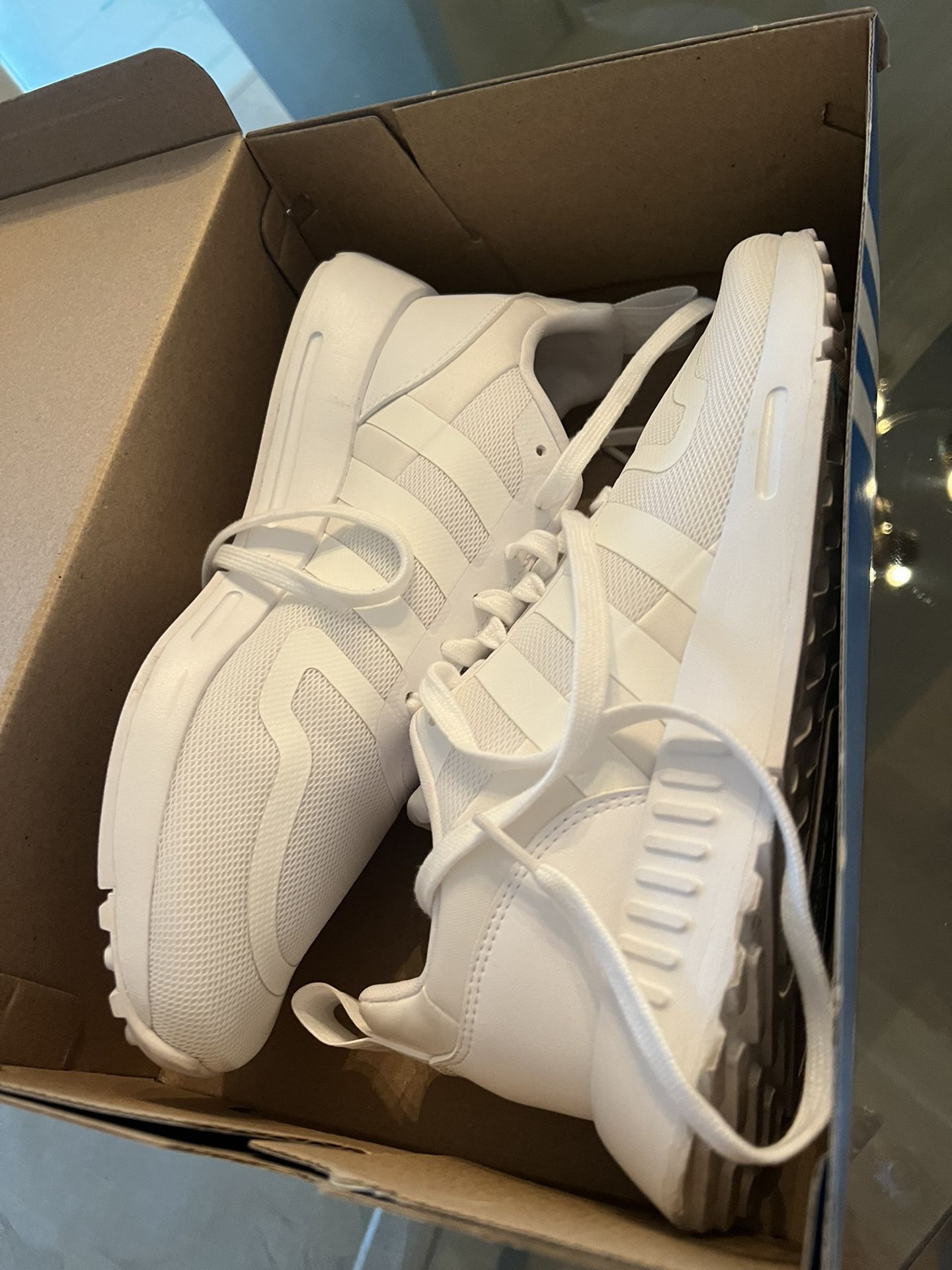 Adidas (white) Size 9 (Mens)