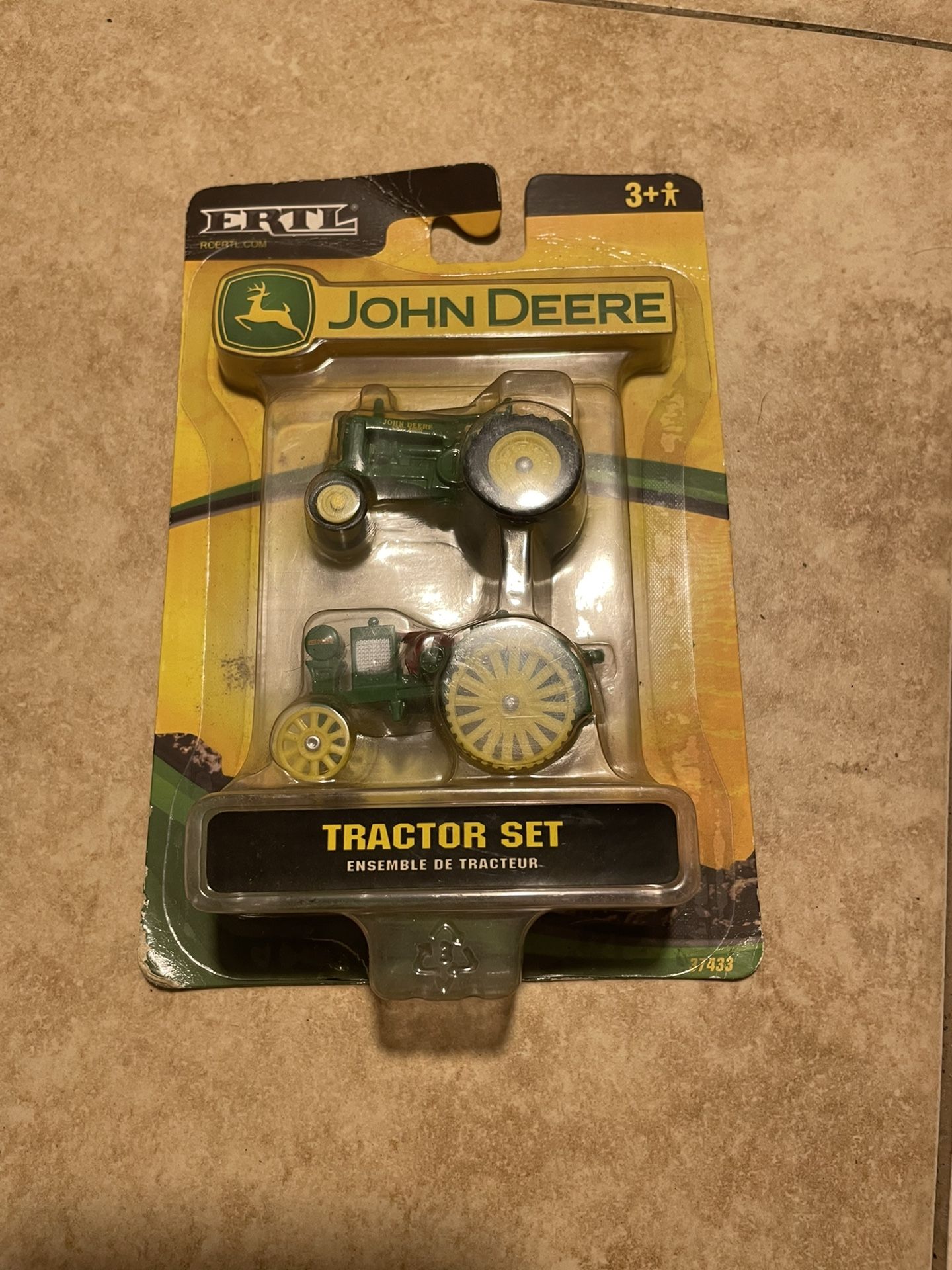 John Deer Tractor Set .