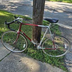 1970S SCWINN TRAVELER BIKE GOOD CONDITION FOR ITS AGE(LIGHT  WEIGHT)