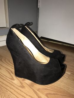 Black wedges