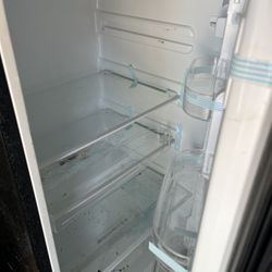 Medium size refrigerator