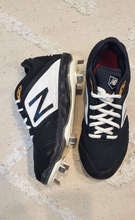 New Balance Baseball Cleats Size 5 Boys