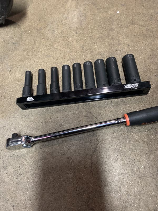 Snap on ratchet 1/4 And Mac tools 1/4 socket set for Sale in Santa Ana