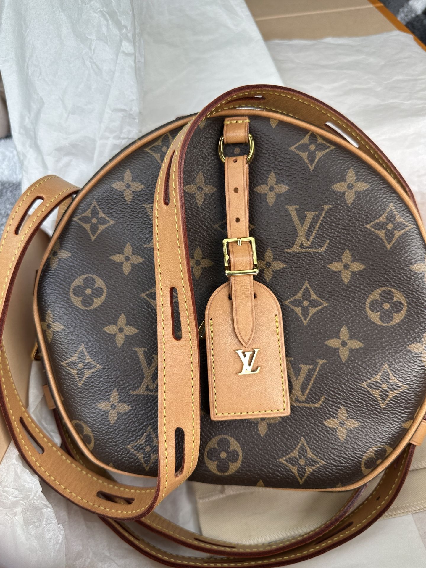 LOUIS VUITTON. Boite Chapeau Souple MM