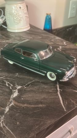 Vintage Die-Cast Classic Car Model