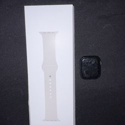 Apple Watch Series 7 41mm Black Aluminum Case White Silicone Band