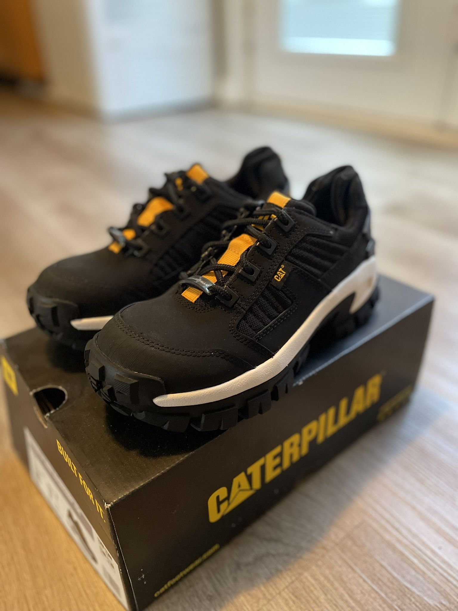BRAND NEW!!Women Composite Toe Shoes