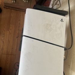 PS5 Console Includes 1 Remote, In Great Condition 