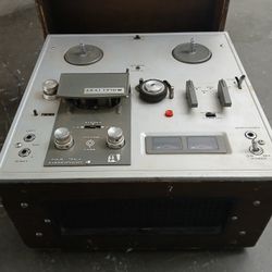 Vintage Akai 1710W Reel-to-Reel Tape Recorder