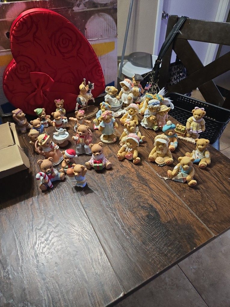 Collectable Cherished Teddies And Homeco Bears