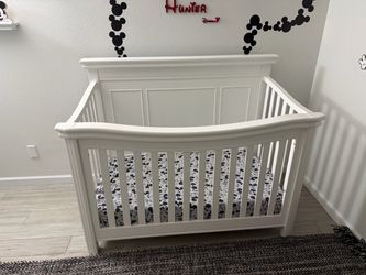 Sorelle Baby Crib - 4 in one convertible w/ Mattress