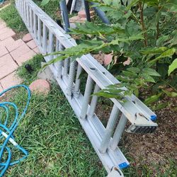 WERNER 32ft Aluminio Extensión Ladder 250 Lbs Capacity, Seminueva Precio Firme 