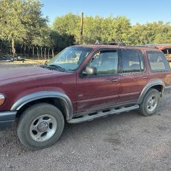 2000 Ford Explorer