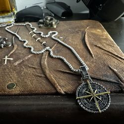 Men’s Necklace And Pendant 