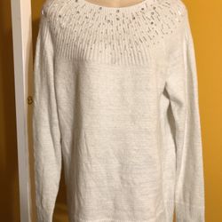 New Women's white sweater with silver lurex.  APT.  9 brand.Size L.$35