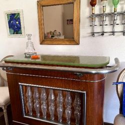 Vintage Home Bar, 2 Stools, 4 spigot liquor dispenser $800obo