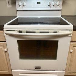 Frigidaire 30” Electric Range – Fully Working – Glass Top – White
