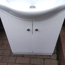 24" Bathroom Sink Used On Very Good Condition 24 Wx17" Long X 33 H