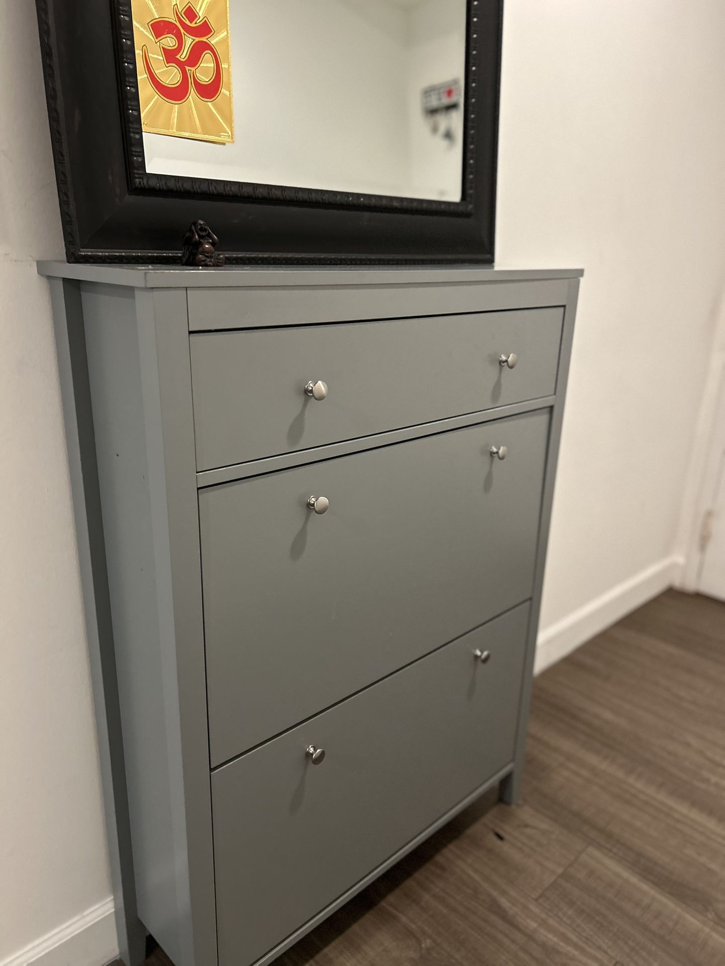 Modern Vertical Shoe Cabinet โ Minimalist Style, Great Condition (Mirror Included)