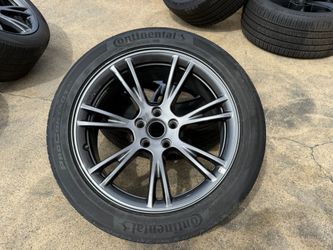 ONLY 1 OEM 2025 Tesla Model Y Wheel Gemini Charcoal Rim CONTINENTAL TIRE 80%