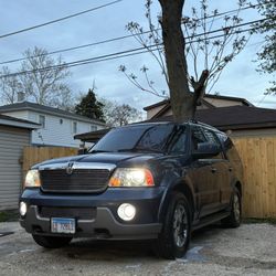 2004 Lincoln Navigator (BEST OFFER TAKES)