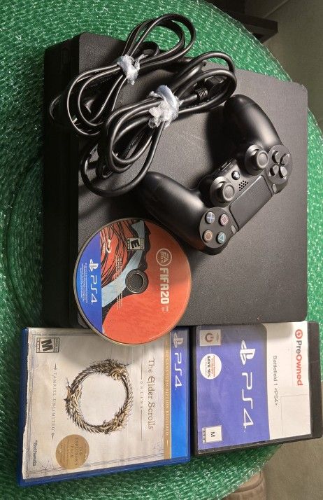 Play Station 4 Slim 1TB