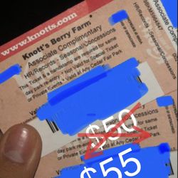 KNOTTS BERRY FARM TICKETS - Meet in person